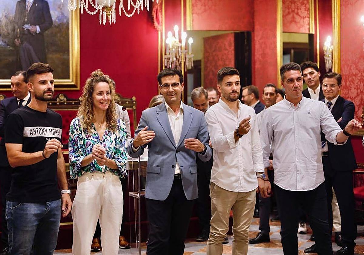 Roger Lamesa, Lauri, Martín Solar y Juan Antonio Milla, con Paco Cuenca.