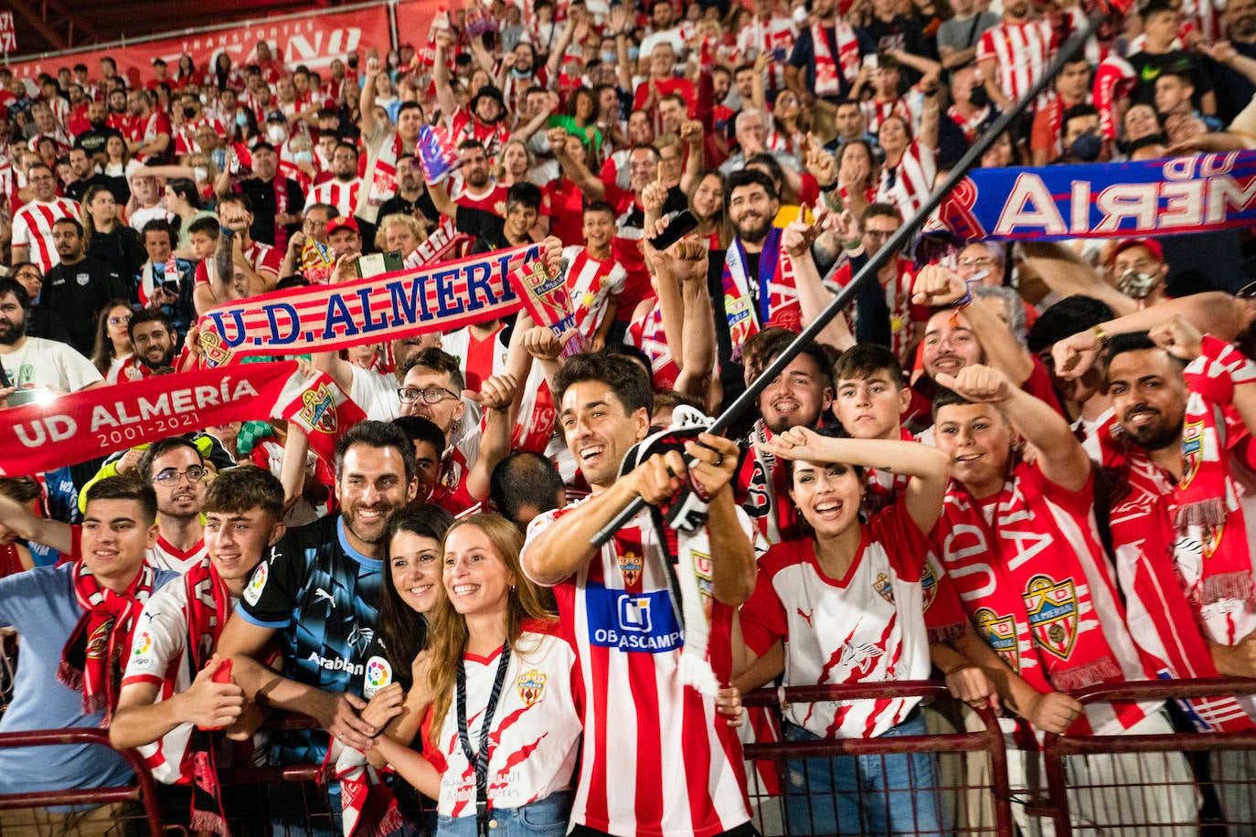 César de la Hoz en la fiesta del ascenso.