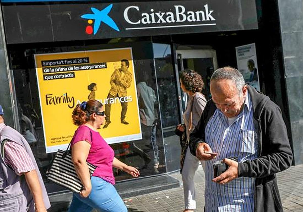 CaixaBank adelanta la fecha de cobro de las pensiones y la paga extra de junio.