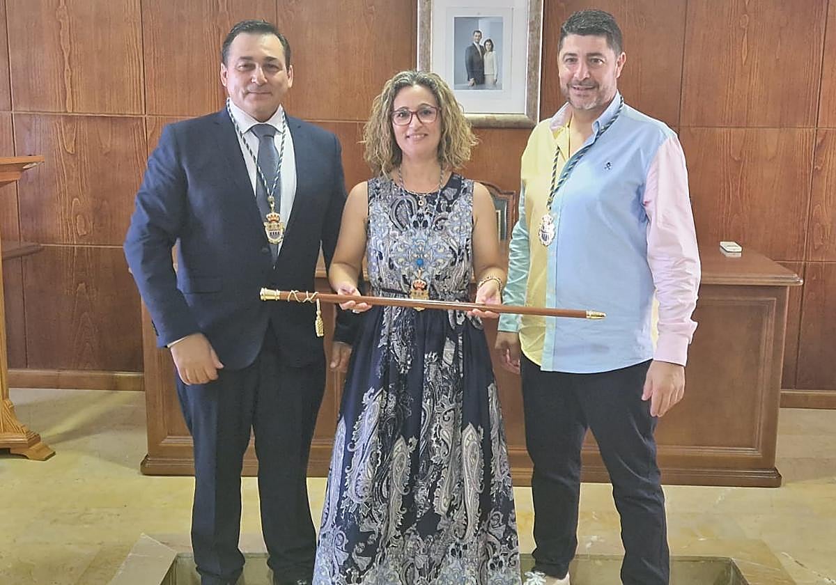 Olga María González y los dos concejales del PP en Rioja.