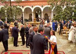 Ambiente previo en el patio del Ayuntamiento