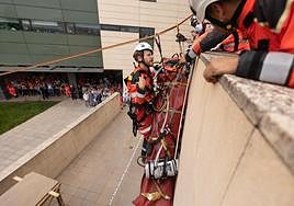 Simulacro de derrumbe organizado con motivo de la Jornada Nacional sobre el Abordaje Sanitario de Incidentes Sísmicos en Granada.