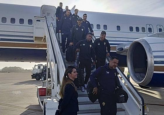 La UD Almería pasará muchas horas volando.