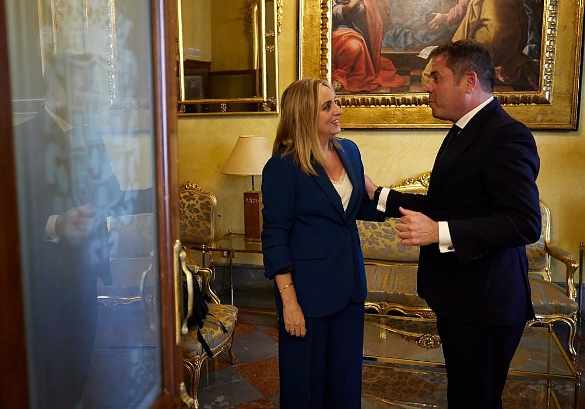 La alcaldesa de Granada, Marifrán Carazo y el presidente de la Confederación Granadina de Empresarios y de la Cámara de Comercio, Gerardo Cuerva.
