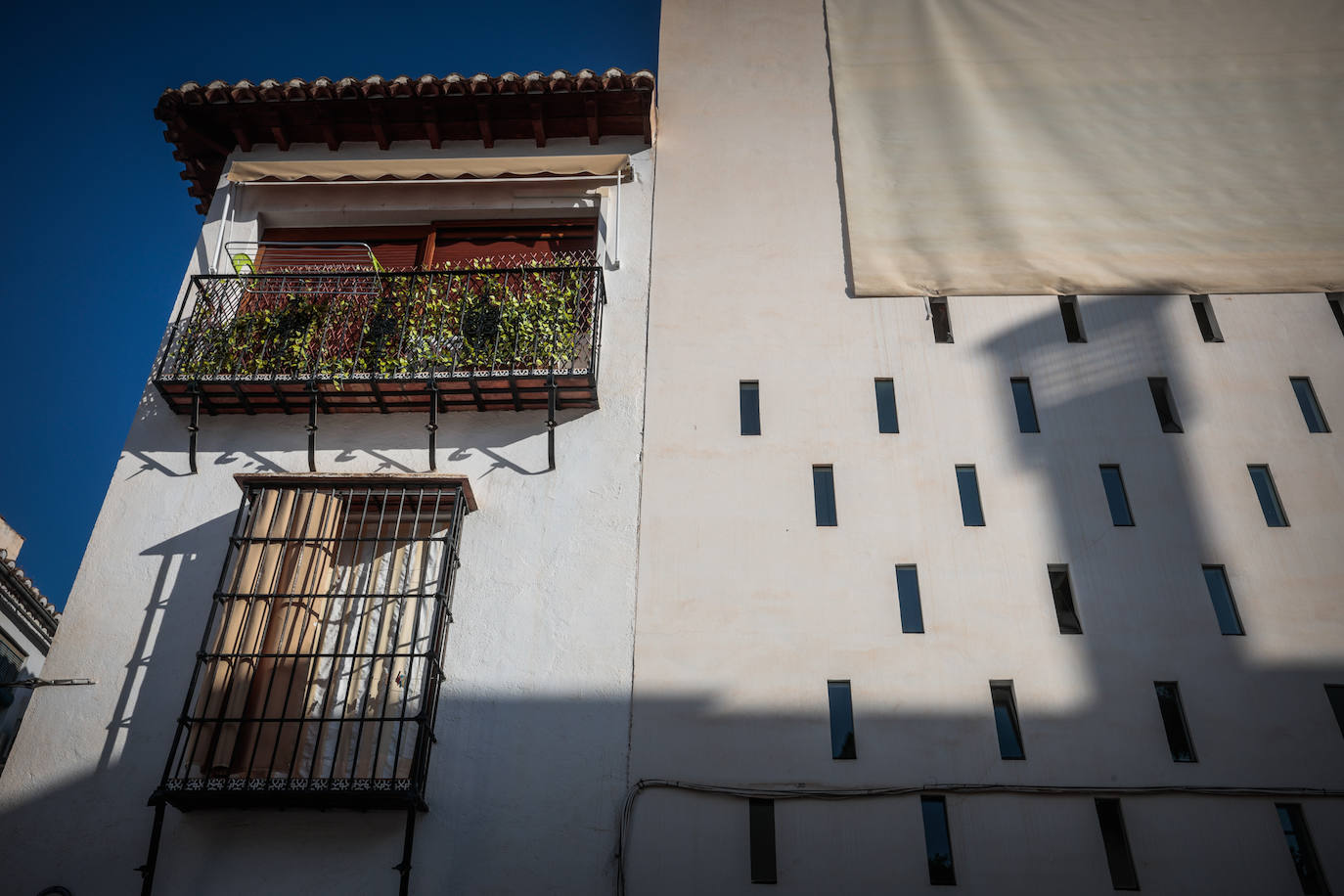 Arquitectura contemporánea mimetizada con tradicional.