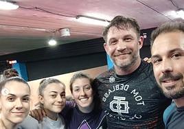 El actor Tom Hardy visita Almería.