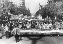 Manifestación de 1980 en Jaén pro referéndum autonómico, con dirigentes socialistas.