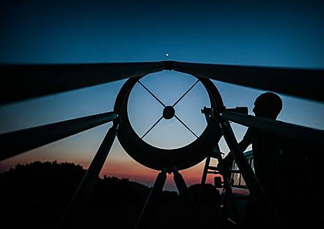 Imagen secundaria 1 - El grupo granadino y las primeras observaciones de la noche. 