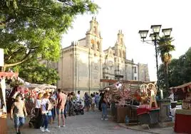 Mercadillo en las Fiestas del Renacimiento en Úbeda en la plaza Vázquez de Molina.