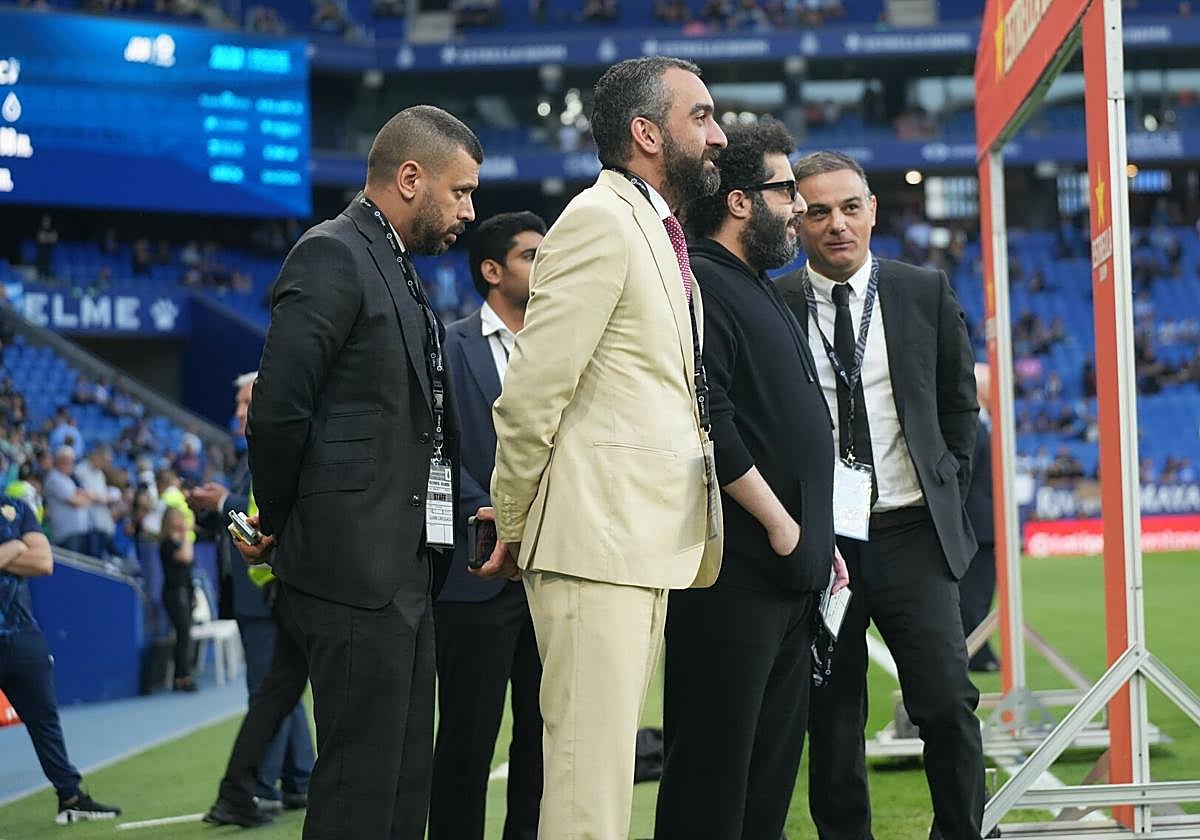 Mohamed El Assy, Turki Al-Sheikh y Joao Gonçalves disfrutan antes del último partido disputado en Cornellá ante el RCD Espanyol.