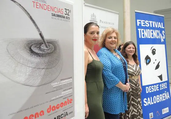 Fátima Gómez Abad, y las concejalas de turismo y cultura María Isabel Ruiz y Mari Carmen Rodríguez.