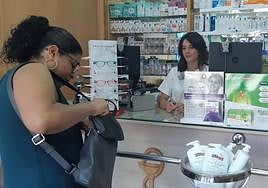 Una de las farmacias del centro de la ciudad este miércoles.