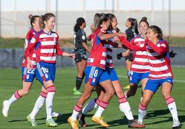 El Granada Femenino celebra un gol en casa.