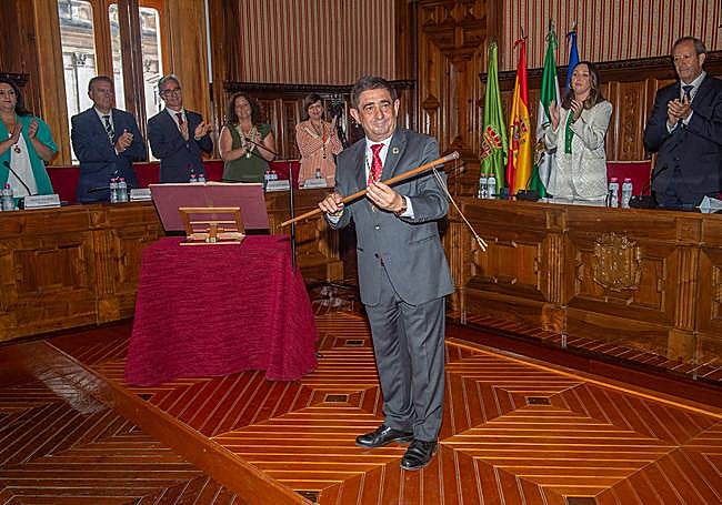 Francisco Reyes renovó como presidente de la Diputación.