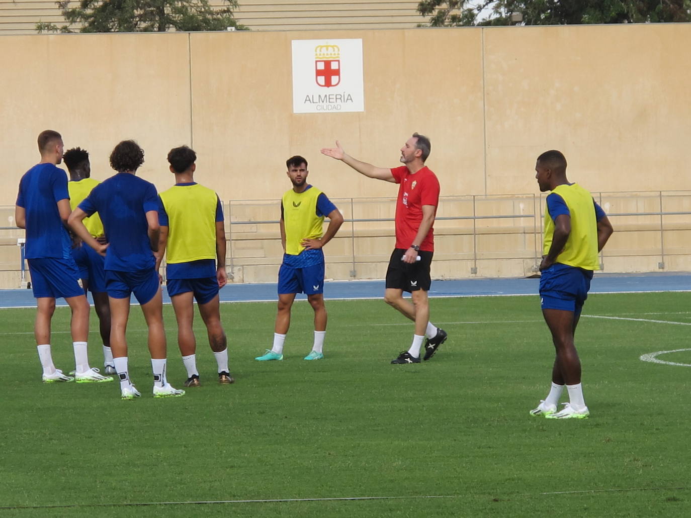 El primer entrenamiento de la UDA de Vicente Moreno, en imágenes