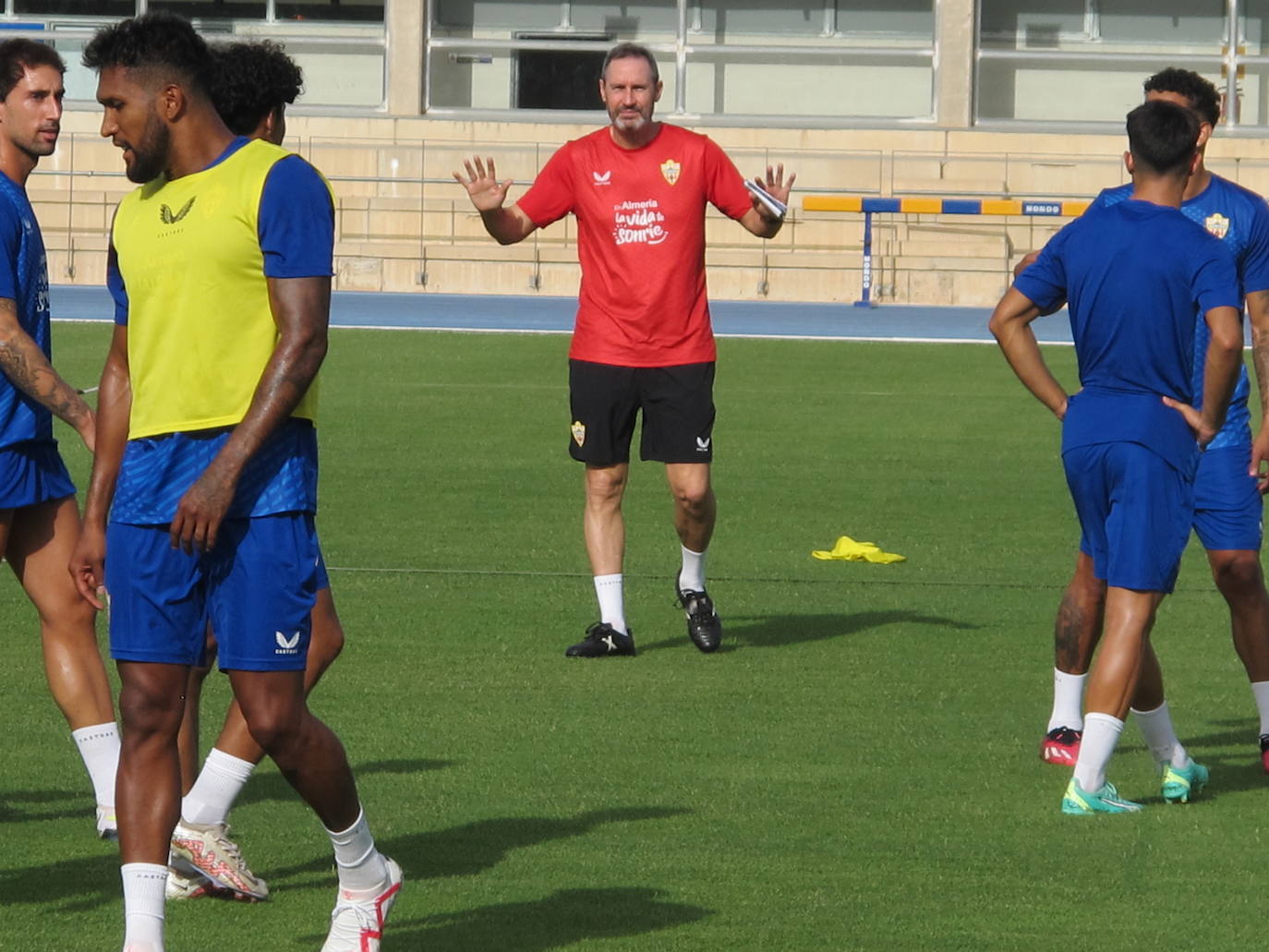 El primer entrenamiento de la UDA de Vicente Moreno, en imágenes