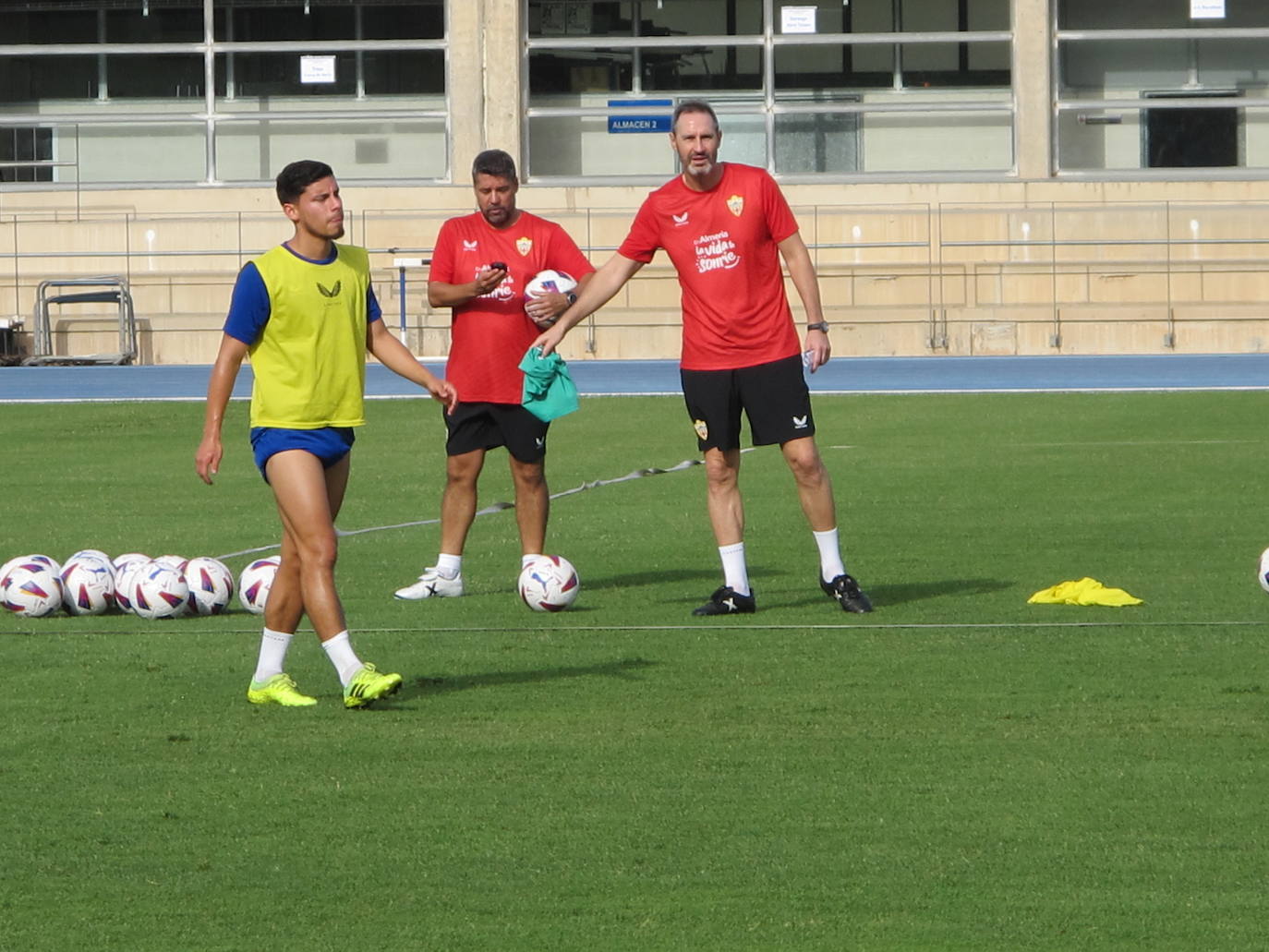 El primer entrenamiento de la UDA de Vicente Moreno, en imágenes