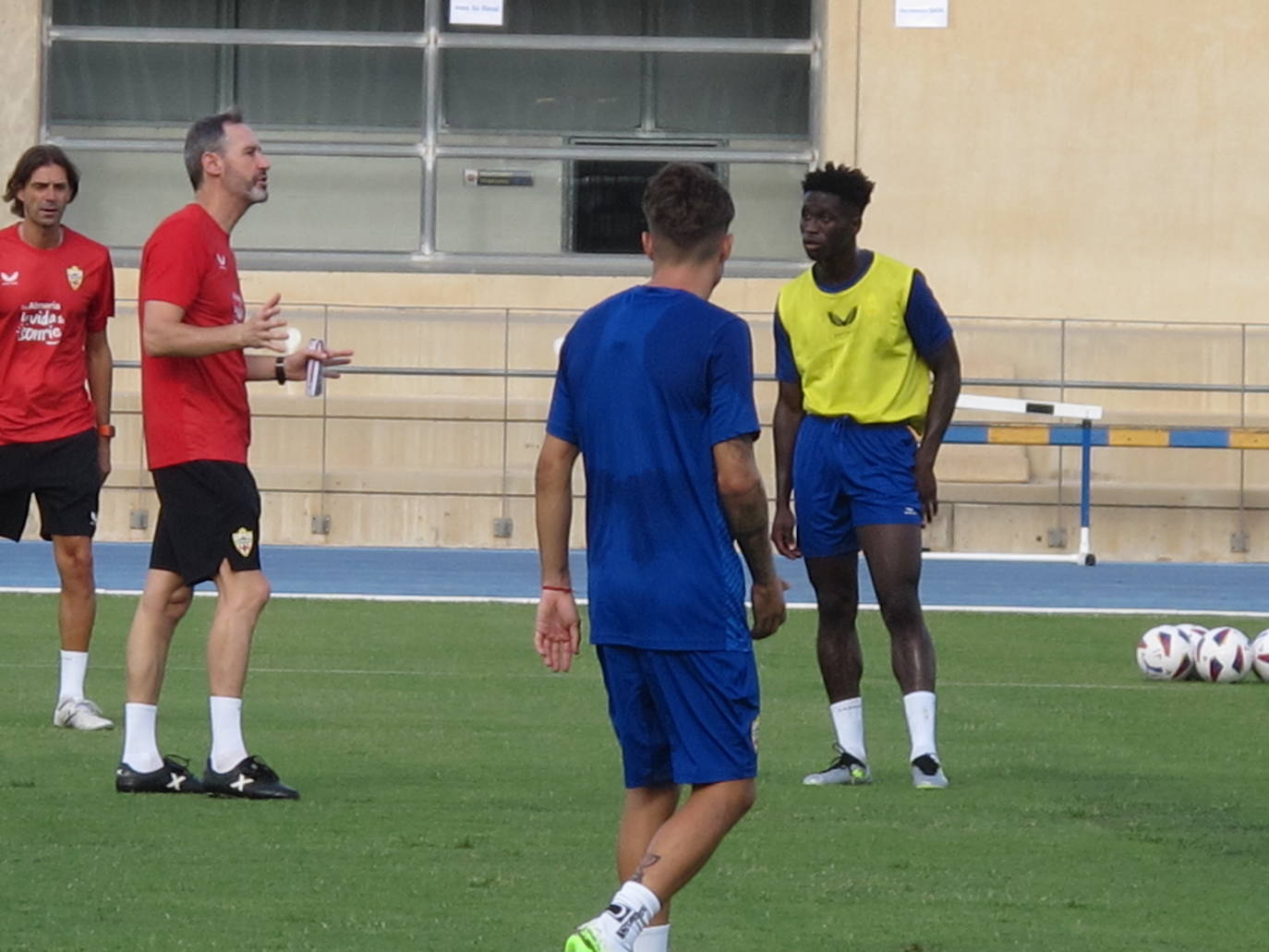 El primer entrenamiento de la UDA de Vicente Moreno, en imágenes