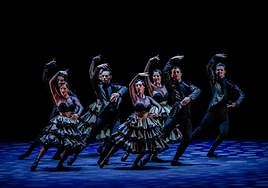 Parte de la Compañía de Antonio Najarro, durante 'Querencia', en el teatro del Generalife.