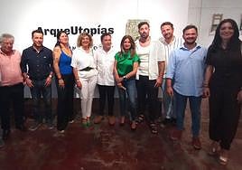 Artistas, miembros de Espacio Rampa y autoridades municpales, en una foto de familia.