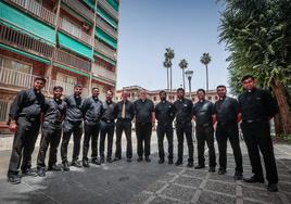 El St. Peter's Cricket Club Vatican en la plaza de Gracia.