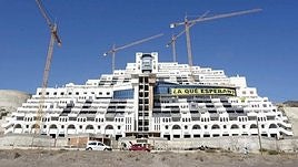 La magistrada del caso Algarrobico niega algún «interés directo ni indirecto»