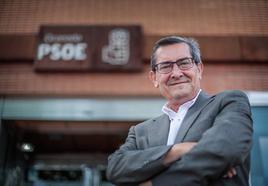 El presidente en funciones de Diputación y candidato al Senado por el PSOE, José Entrena, ayer en la puerta de la sede.