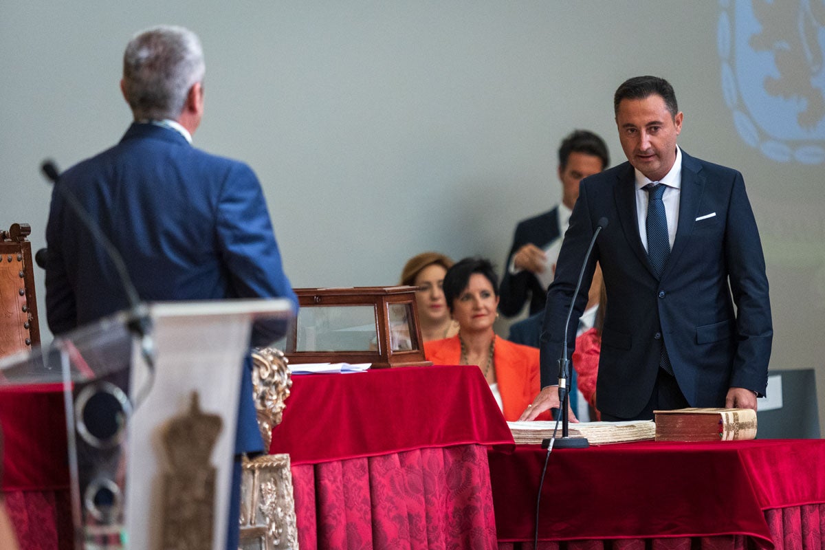 Las imágenes de la constitución de la Diputación de Granada