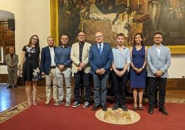 El rector de la Universidad de Granada, y Lucas Cagigas, coordinador general de Estudiantes, a su izquierda.