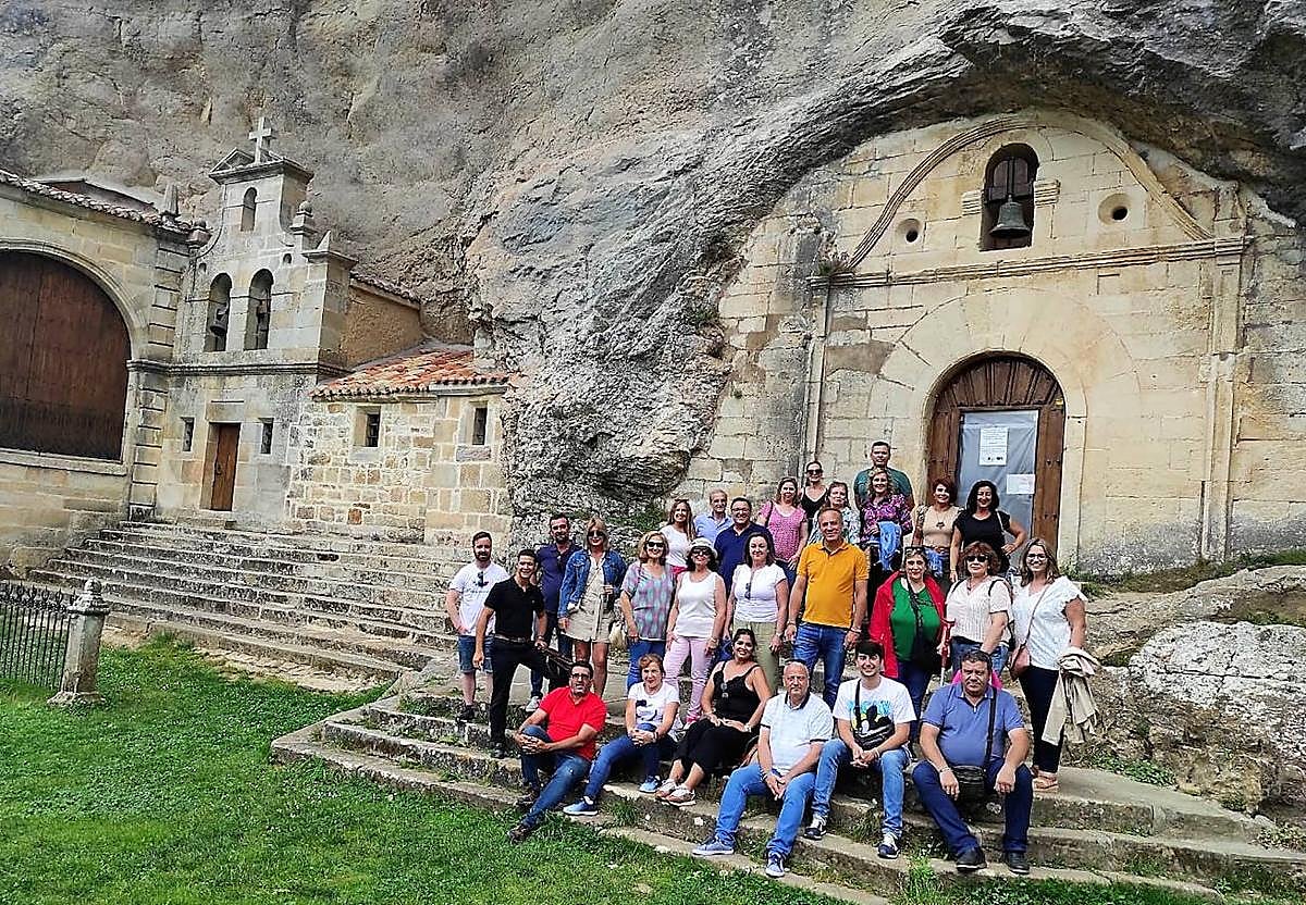 Vecinos de El Condado en su visita a Las Merindades.