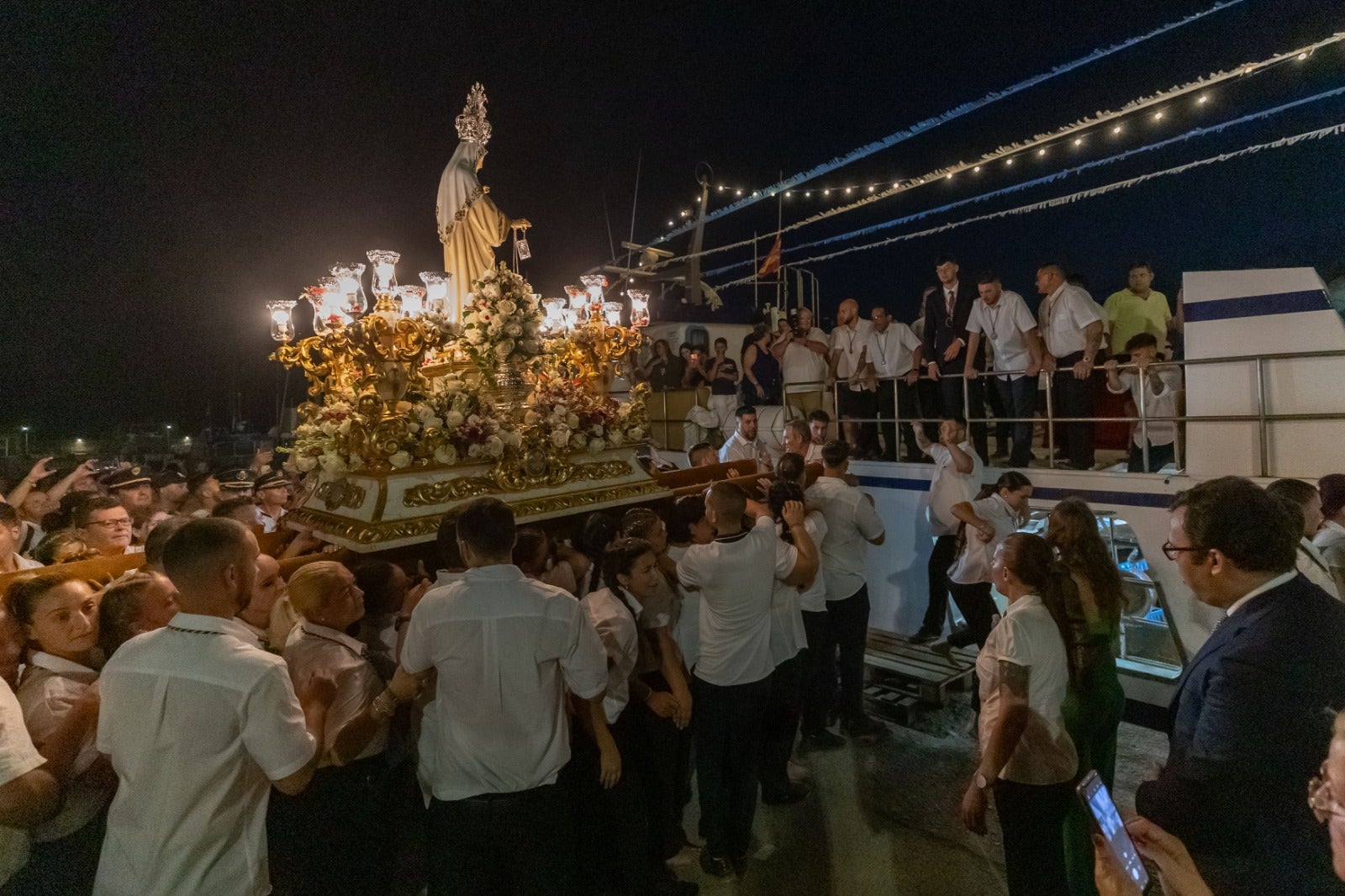 Espectaculares imágenes de la procesión de la Virgen del Carmen en Motril