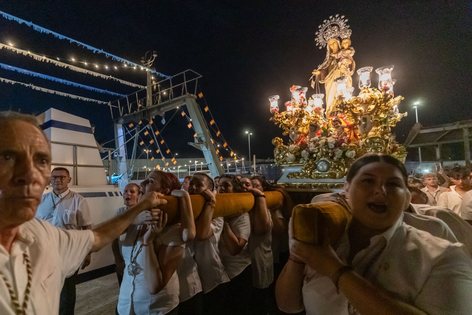 Espectaculares imágenes de la procesión de la Virgen del Carmen en Motril