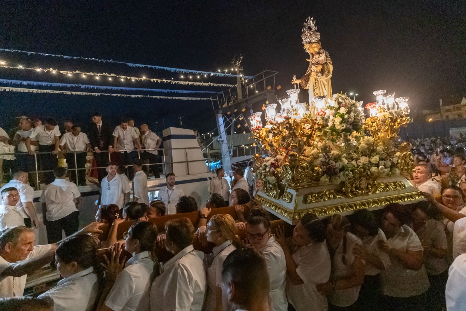 Espectaculares imágenes de la procesión de la Virgen del Carmen en Motril