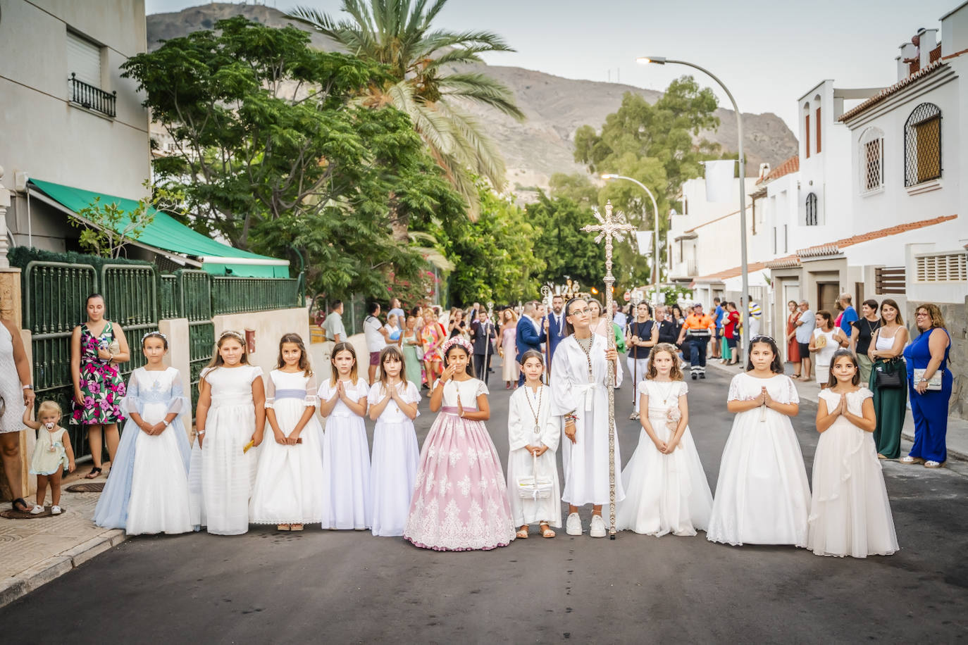 Una marea de fervor envuelve la procesión de la Virgen del Carmen