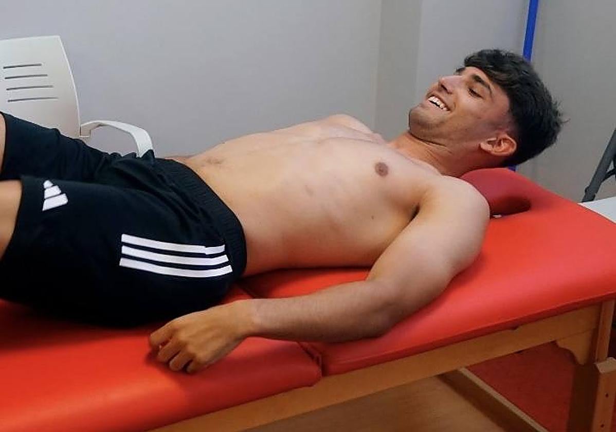 El jienense Juanma, durante los reconocimientos médicos.