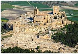 Fortaleza de la Mota, junto a la cual se encuentra la parcela que el Ayuntamiento de Alcalá la Real quiere destinar a la construcción de un parador nacional de turismo.