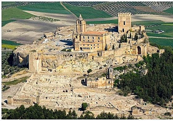 Fortaleza de la Mota, junto a la cual se encuentra la parcela que el Ayuntamiento de Alcalá la Real quiere destinar a la construcción de un parador nacional de turismo.