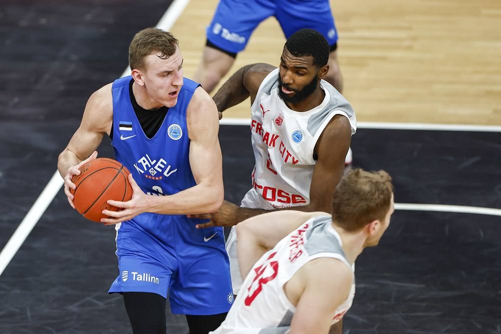 Artur Konontsuk (i) es el último fichaje del Covirán