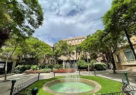 Antiguo edificio de Correos visto desde la Plaza del Educador.