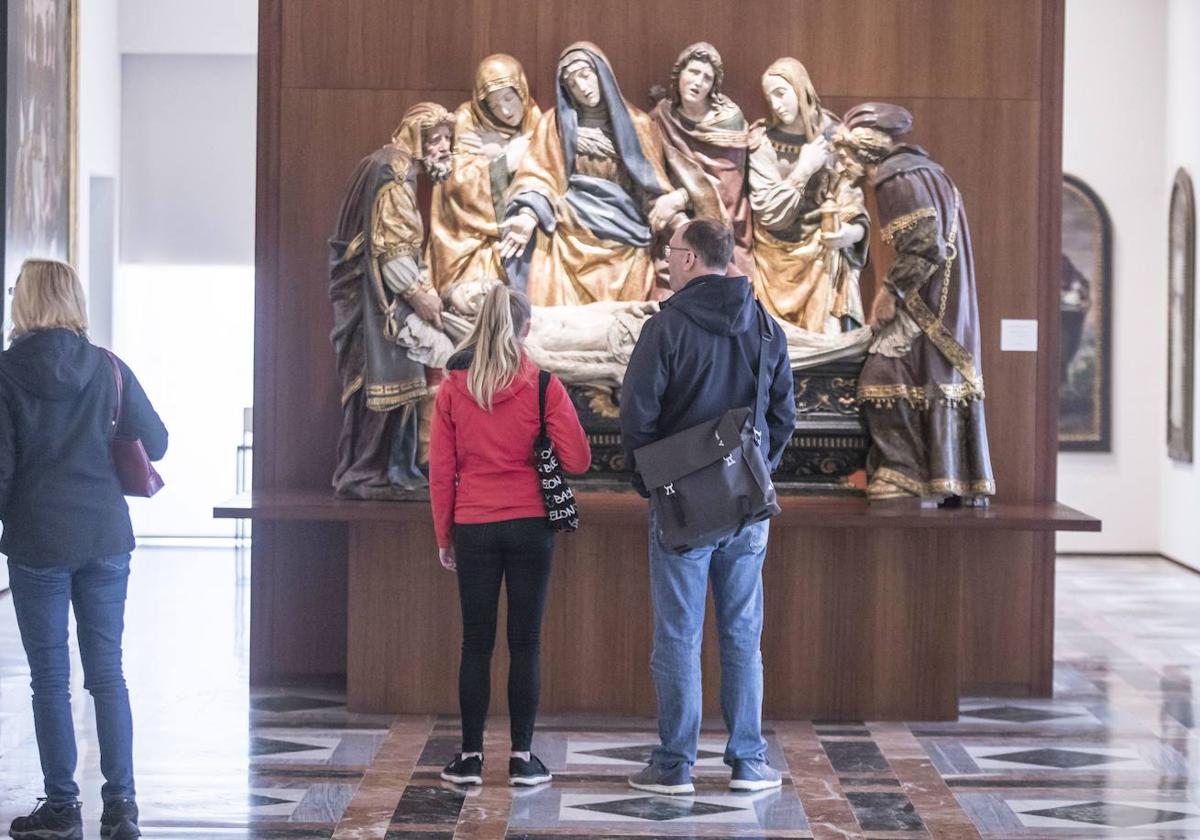 Interior del Museo de Bellas Artes, en el Palacio de Carlos V.