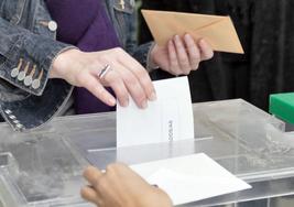 Urna en un colegio electoral.