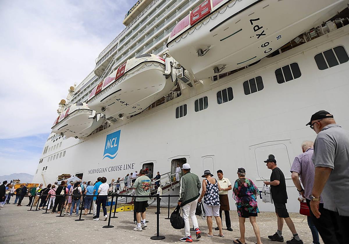 Imagen del crucero más grande recibido por el puerto en marzo de 2023.