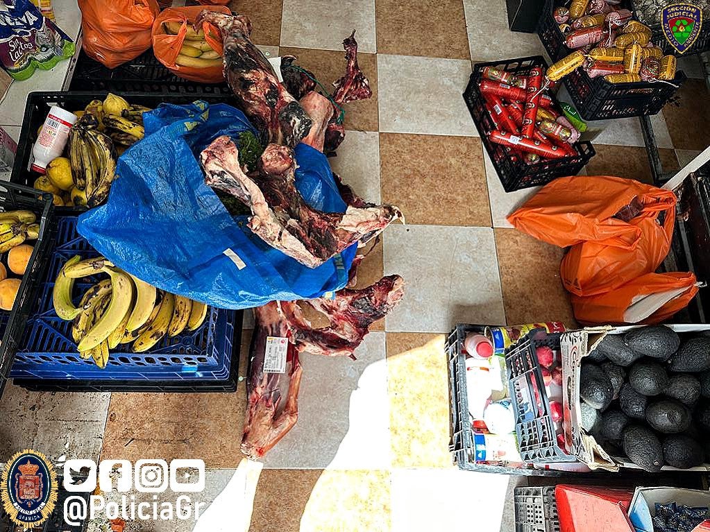 Las imágenes de la carnicería clausurada en Granada con carne podrida