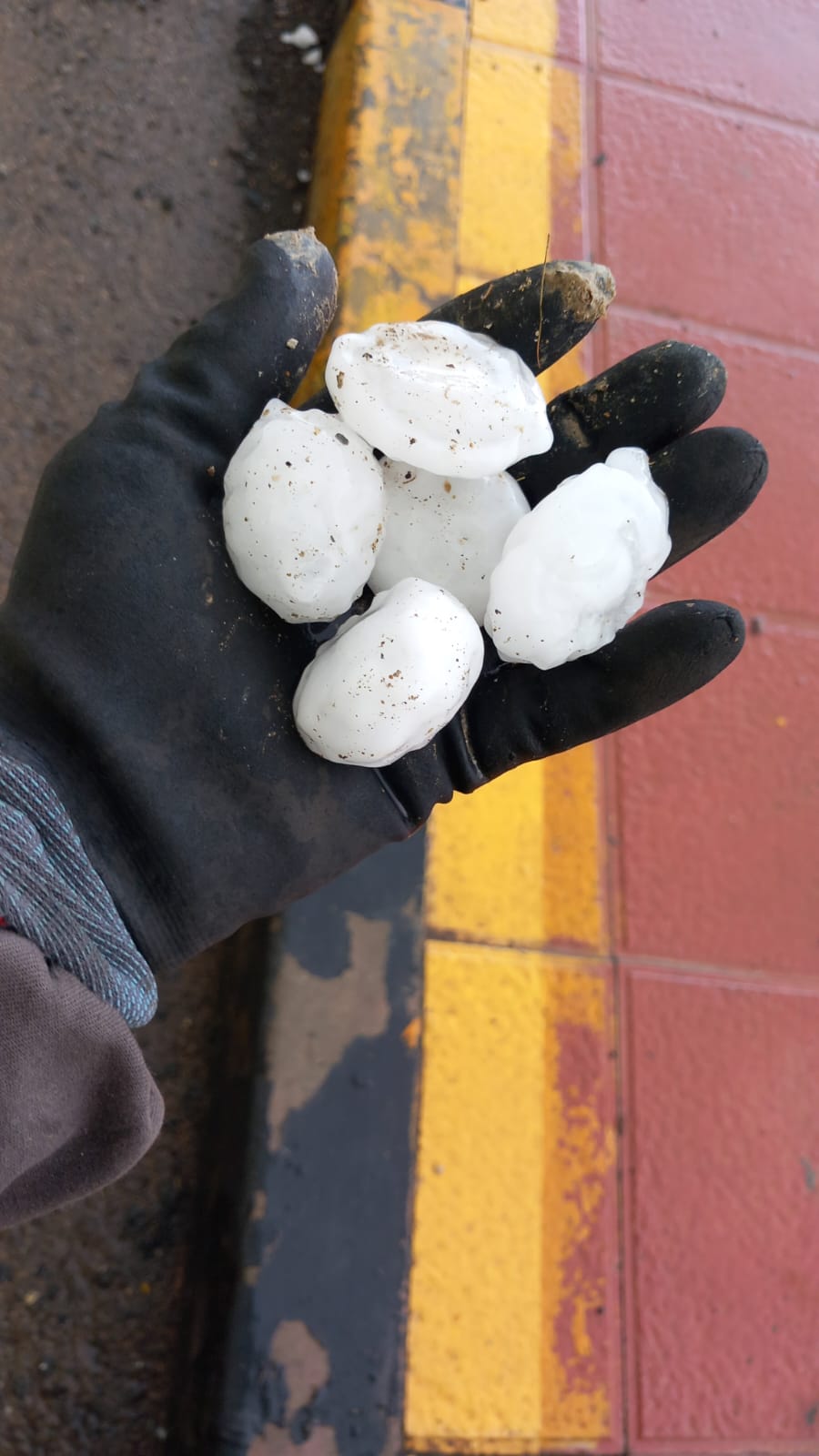 De 44 ºC a 'pelotas' de tres centímetros de granizo en 24 horas
