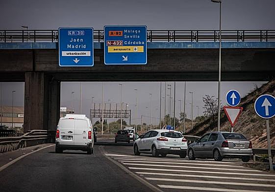 Punto conflictivo en el que confluye la Circunvalación de Granada con la A-92, en Albolote.