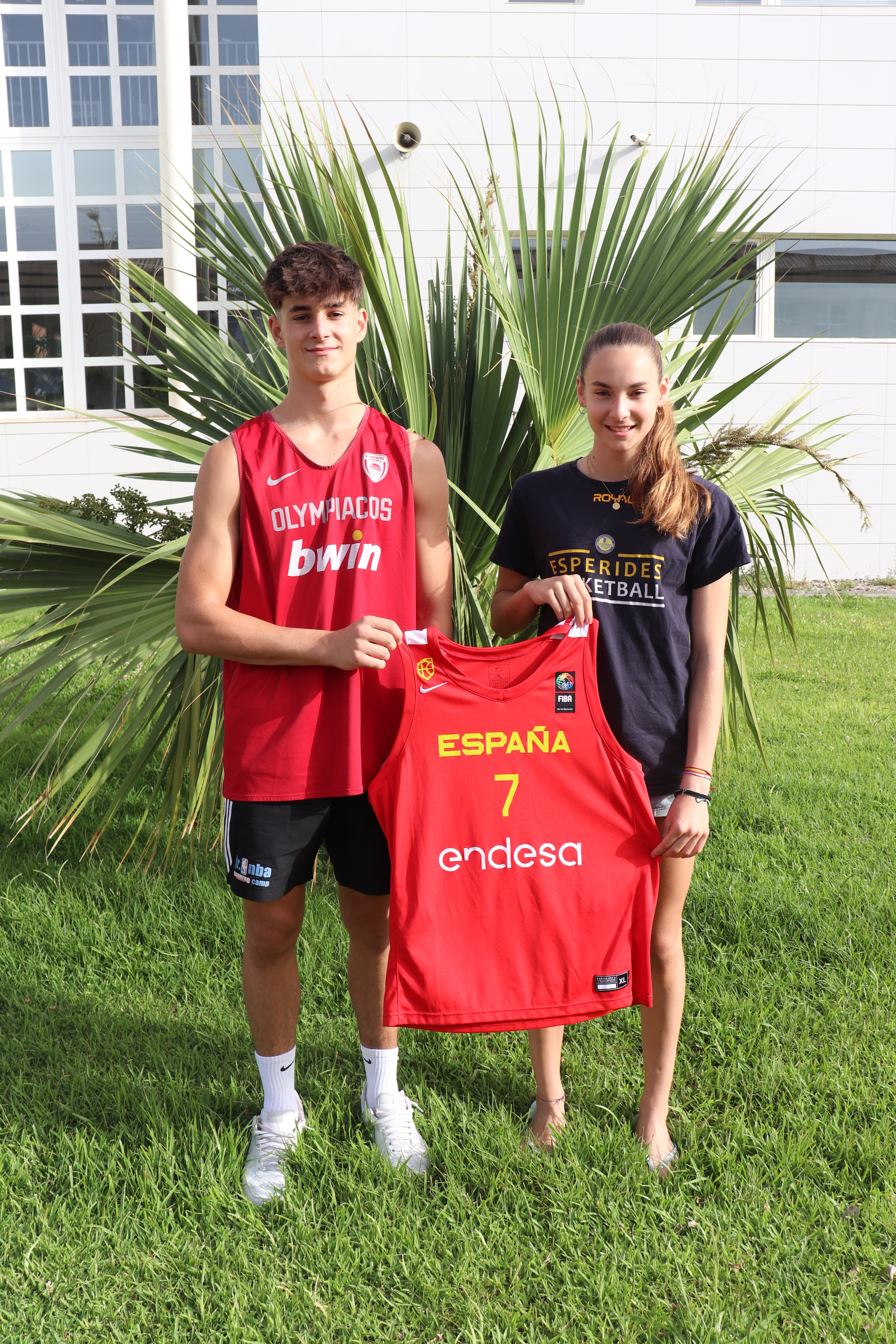 Curro y Mar Segura han defendido a España este verano.