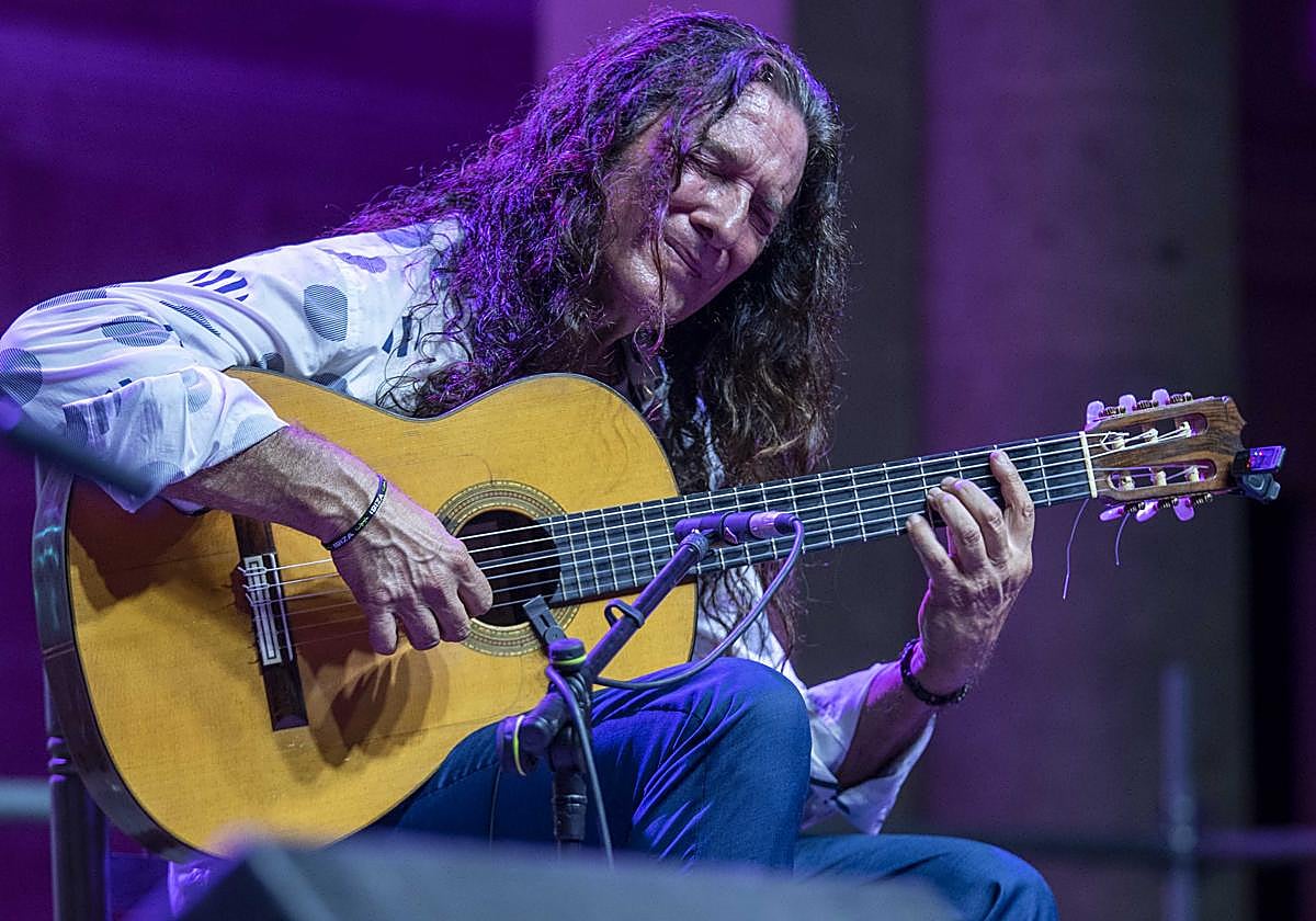 Broche de oro al Festival Flamenco con Tomatito y su hijo en las tablas del Claustro