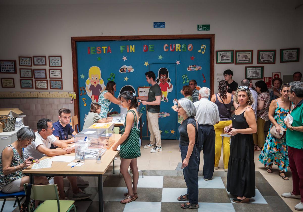 Votaciones en Granada en la jornada del domingo.