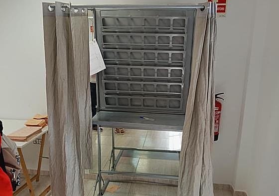 Cabina en el Centro de Usos Múltiples de La Gloria, en Aguadulce (Roquetas de Mar).