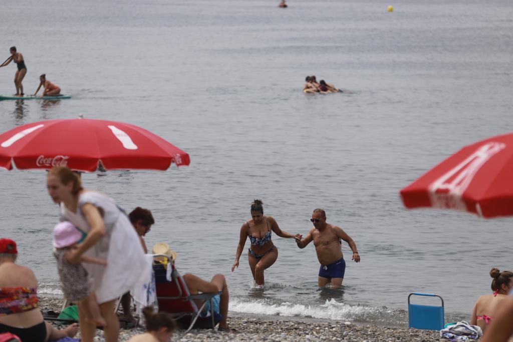 Las imágenes de las playas de Granada llenas el domingo electoral